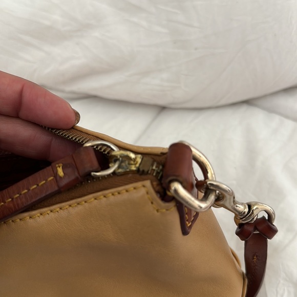 Authentic Dooney Bourke clutch - Picture 7 of 9